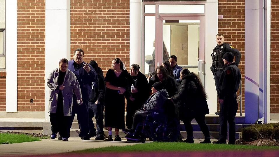 Drei der Verletzten sind im kritischen Zustand. Drei der Verletzten sind im kritischen Zustand.