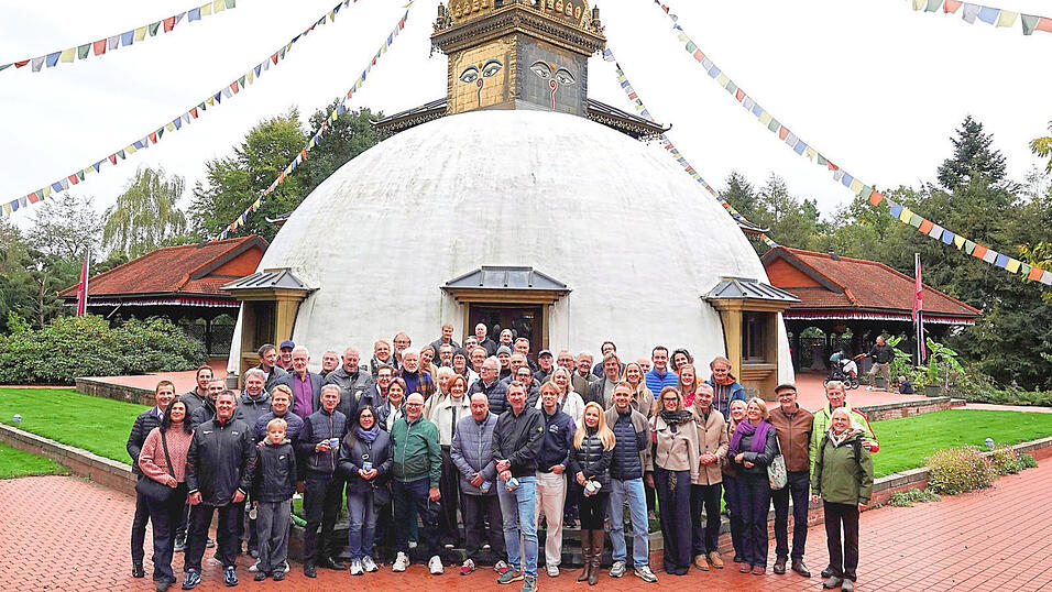 Die Oldtimerfreunde besuchten den Nepal Himalaya Park in Wiesent.