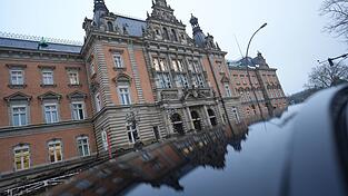 Der Prozess gegen die mutmaßlichen Mitglieder einer rechtsextremistischen Terrorzelle soll im Hamburger Strafjustizgebäude stattfinden. (Archivbild) Der Prozess gegen die mutmaßlichen Mitglieder einer rechtsextremistischen Terrorzelle soll im Hamburger Strafjustizgebäude stattfinden. (Archivbild)