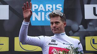 Georg Steinhauser im Wei&szlig;en Trikot bei Paris-Nizza. (Archivbild)