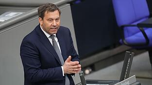 Klingbeil eröffnete die Debatte im Bundestag.
