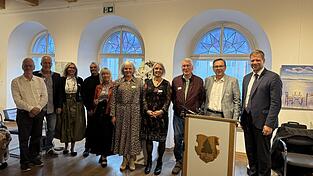 Olaf Heinrich (v.r.), Franz Wittmann, Klaus Zeising, Birgit Stern, Claudia Lipowski, Eva Koloch, Wolfgang Beil, Marianne Gulde, Walter Wenzl, Richard Kr&auml;henb&uuml;hl