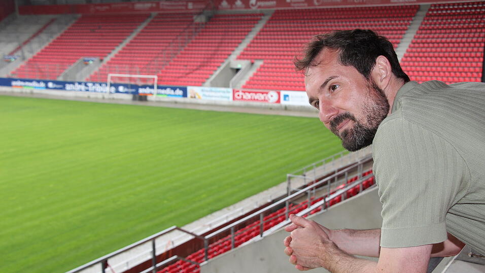 Sebastian Nachreiner (34) ist heimisch geworden in Regensburg. Er hat es geschafft, Profifußball und Jura-Studium zu vereinbaren - und den Rothosen 13 Jahre die Treue gehalten. Sebastian Nachreiner (34) ist heimisch geworden in Regensburg. Er hat es geschafft, Profifußball und Jura-Studium zu vereinbaren - und den Rothosen 13 Jahre die Treue gehalten.