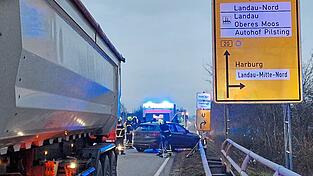 Beide Unfallbeteiligten kamen mit dem Schrecken davon, verletzt wurde niemand.