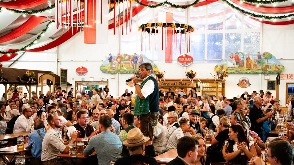 Die Partybilder vom Montag, 17. August, aus dem Festzelt Greindl. Die Partybilder vom Montag, 17. August, aus dem Festzelt Greindl.