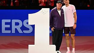 Zweimal Alexander und die Eins: Tennis-Champion Zverev mit seinem Vater. Zweimal Alexander und die Eins: Tennis-Champion Zverev mit seinem Vater.