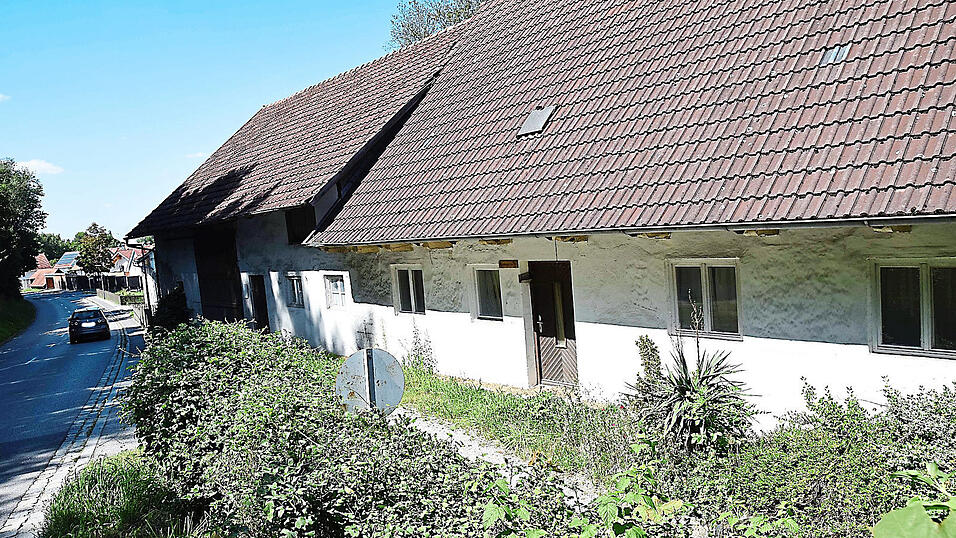 In der Gemeinderatssitzung lag ein Bürgerantrag auf Erhalt des Anwesens Moosburger Straße 10 vor. In der Gemeinderatssitzung lag ein Bürgerantrag auf Erhalt des Anwesens Moosburger Straße 10 vor.