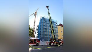 Der Brand auf dem Dach des Geb&auml;udes i der Bahnhofstra&szlig;e in Straubing hatte einen Feuerwehreinsatz ausgel&ouml;st.