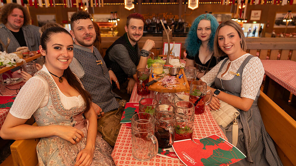 Die Partybilder vom Montag, 21. August 2023, aus dem Festzelt Krönner. Die Partybilder vom Montag, 21. August 2023, aus dem Festzelt Krönner.