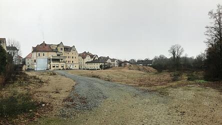 Auf diesem Grundst&uuml;ck hinter dem Marienheim an der Wittelsbacherstra&szlig;e wird eine Wohnanlage mit f&uuml;nf H&auml;usern und rund 122 Wohneinheiten geplant.