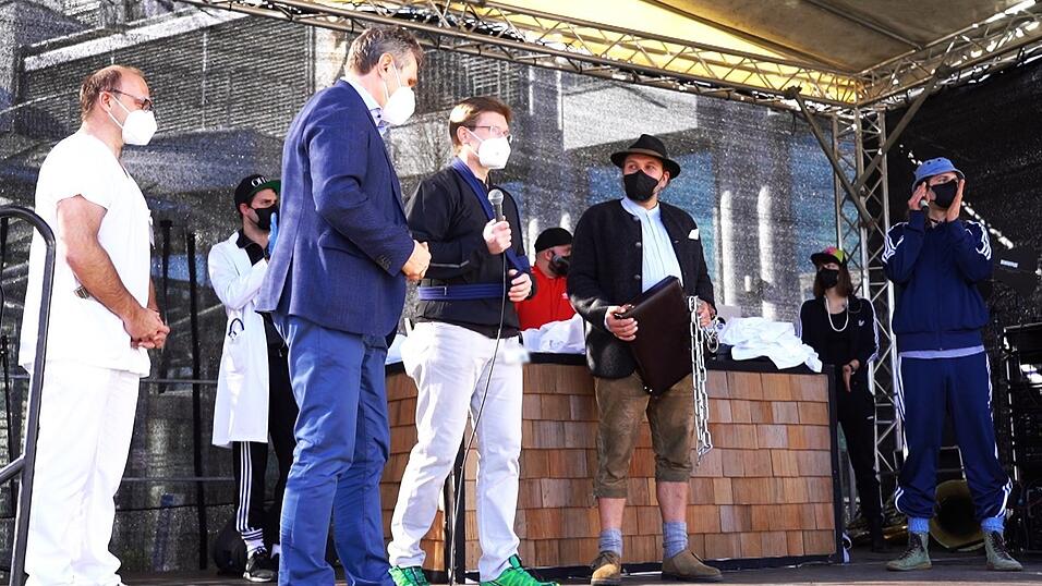 Spenden&uuml;bergabe.