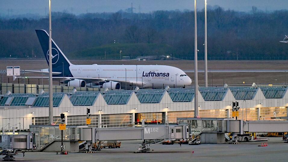 Viele Menschen warten dringend auf die Heimreise - doch dieses Flugzeug fliegt ohne Passagiere.