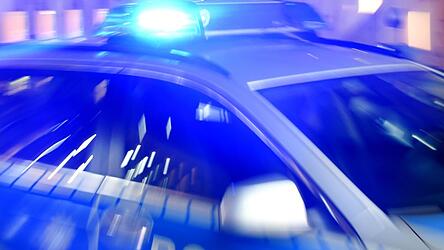 Der Mann hatte zwar Geld dabei, bezahlen wollte er aber offenbar nicht. Als die Polizei eintrifft, spitzt sich die Situation weiter zu.