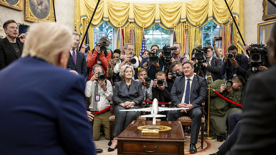 Am Donnerstag werden alle Kameras im Oval Office auf Donald Trump und Friedrich Merz gerichtet sein. Am Donnerstag werden alle Kameras im Oval Office auf Donald Trump und Friedrich Merz gerichtet sein.