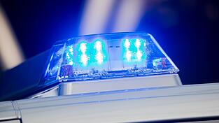 Die Beamten staunten nicht schlecht, als sie das Motorrad in der Wohnung sahen. (Symbolbild)