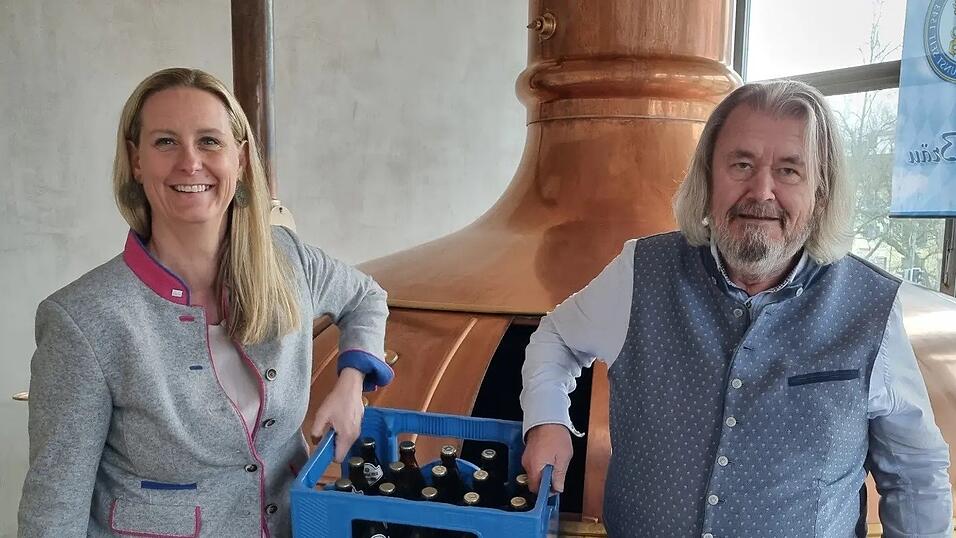 Alexandra Reimann (Kalea) und Ettl-Geschäftsführer Günther Haas. Alexandra Reimann (Kalea) und Ettl-Geschäftsführer Günther Haas.