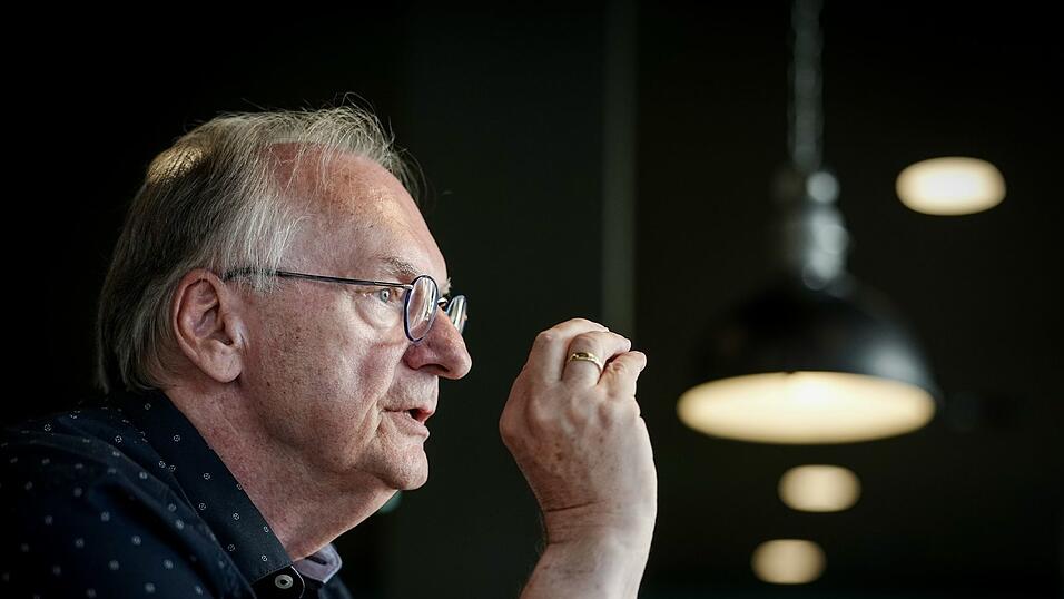 «Wenn permanent alles ganz furchtbar ist, hat man leichtes Spiel mit der Ankündigung, ein Land vom Kopf auf die Füße stellen zu wollen», sagt Reiner Haseloff (CDU). «Wenn permanent alles ganz furchtbar ist, hat man leichtes Spiel mit der Ankündigung, ein Land vom Kopf auf die Füße stellen zu wollen», sagt Reiner Haseloff (CDU).