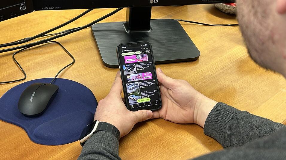 Wie so viele durchforstete der 24-Jährige online Autoverkaufsportale. Wie so viele durchforstete der 24-Jährige online Autoverkaufsportale.