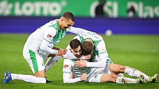 Die SpVgg Greuther jubelt &uuml;ber den Sieg gegen Elversberg.