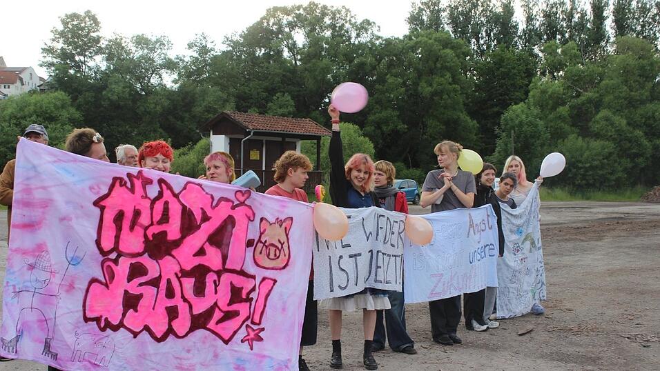 Die Anti-AfD-Demonstration in Viechtach am vergangenen Freitagabend. Die Anti-AfD-Demonstration in Viechtach am vergangenen Freitagabend.