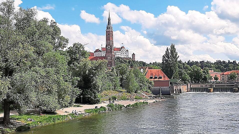 Weder Baden, noch im Wasser waten ist laut Beschluss vom Freitag bis Mitte Juli im hier abgebildeten Bereich zwischen Sausteg und kleinem Isarsteg erlaubt. Das Areal ist ein Laichschongebiet. Weder Baden, noch im Wasser waten ist laut Beschluss vom Freitag bis Mitte Juli im hier abgebildeten Bereich zwischen Sausteg und kleinem Isarsteg erlaubt. Das Areal ist ein Laichschongebiet.