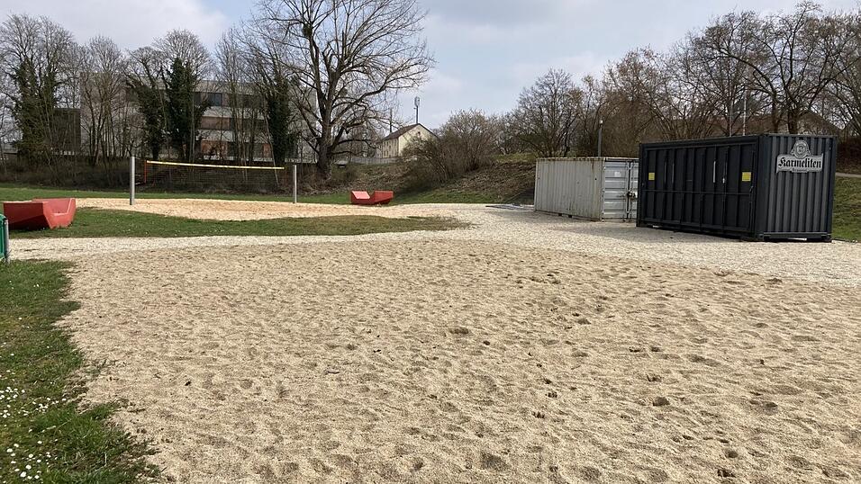 Noch ist das Areal des Donaustrands an der Uferstra&szlig;e verwaist - doch im Hintergrund laufen die Planungen der Verantwortlichen f&uuml;r die kommende Saison bereits auf Hochtouren.
