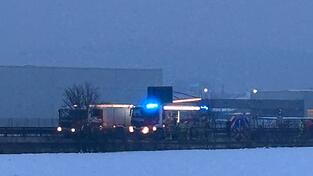 Beide Personen sind laut Polizei vorläufig festgenommen worden. Beide Personen sind laut Polizei vorläufig festgenommen worden.