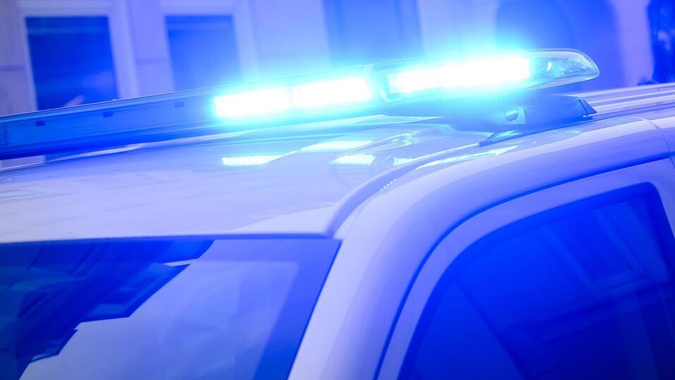Mit drei Promille stieg ein Mann ins Auto, später hat er keinen Führerschein mehr. (Symbolbild) Mit drei Promille stieg ein Mann ins Auto, später hat er keinen Führerschein mehr. (Symbolbild)