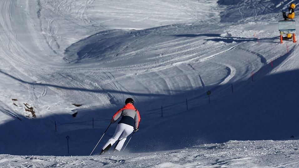 Für die Skifahrer soll am Fellhorn ein neuer Sessellift gebaut werden, Umweltschützer wollen dies verhindern. (Archivbild) Für die Skifahrer soll am Fellhorn ein neuer Sessellift gebaut werden, Umweltschützer wollen dies verhindern. (Archivbild)