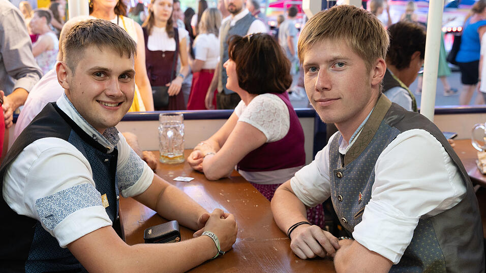Die Partybilder vom Dienstag, 11. August, aus dem Festzelt Reisinger. Die Partybilder vom Dienstag, 11. August, aus dem Festzelt Reisinger.