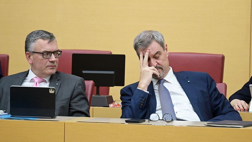 Ministerpräsident Markus Söder (CSU, rechts) musste sich viel Kritik anhören. Ministerpräsident Markus Söder (CSU, rechts) musste sich viel Kritik anhören.