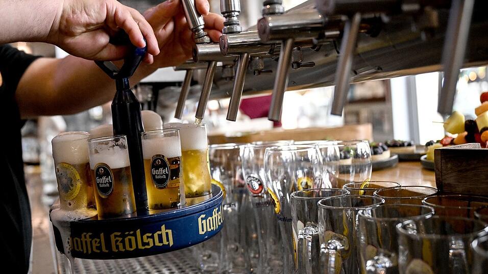 Der Hotel- und Gaststättenverband Dehoga sieht in der digitalen Trinkgeld-Variante eine Reaktion auf sich verändernde Zahlungsgewohnheiten. (Archivbild) Der Hotel- und Gaststättenverband Dehoga sieht in der digitalen Trinkgeld-Variante eine Reaktion auf sich verändernde Zahlungsgewohnheiten. (Archivbild)