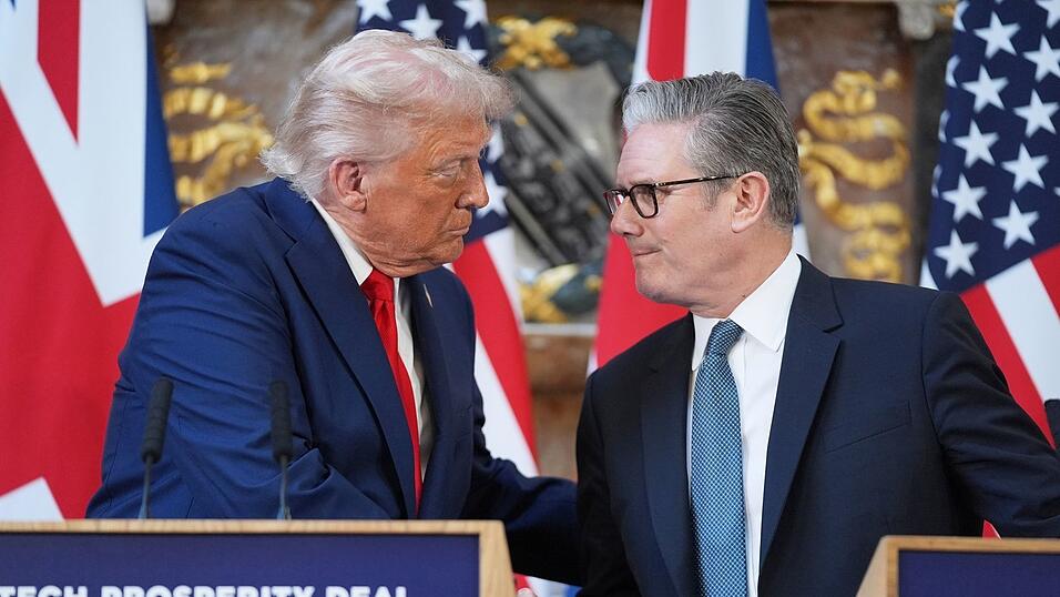Keine Freunde mehr: Donald Trump (l.) und Keir Starmer. (Archivbild)
