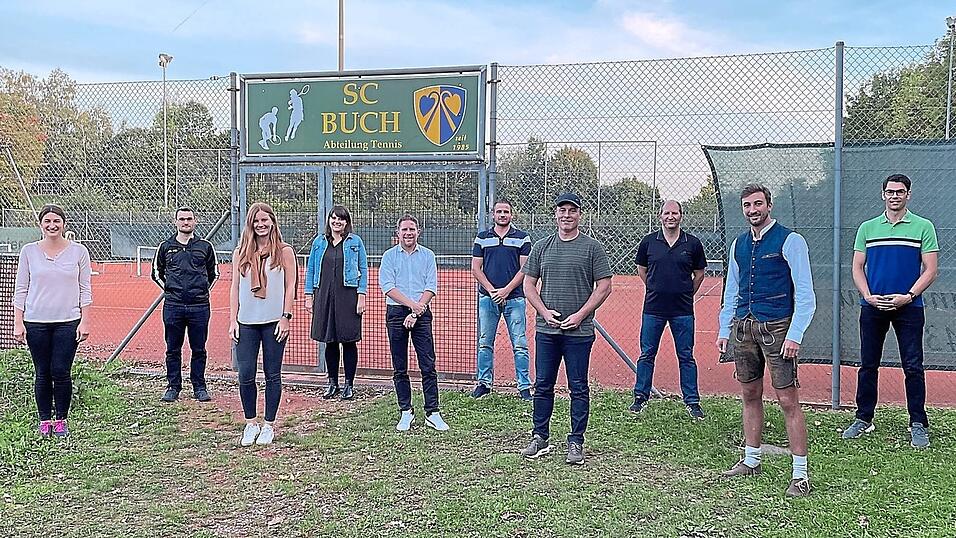 Die neue Vorstandschaft mit Vorsitzendem Stefan Ruhland (3.v.r.) und seinem Stellvertreter Michael Kuttenlochner (4.v.r.), sowie (v.l.) Veronika Schlamp, Stefan Wanzeck (zweiter Vorsitzender des Hauptvereins), Fabienne Becker, Carolin Hacker, Michael Scharr, Florian Stanglmaier, Matthias Westermeier und Alexander Fischer.