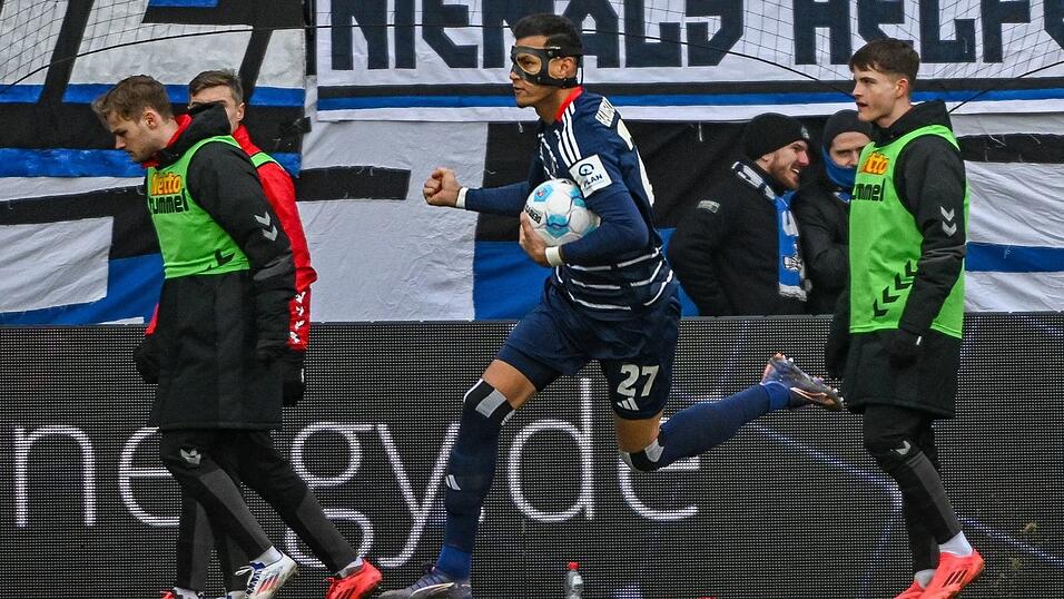 Stürmer Davie Selke lässt den HSV spät jubeln. Stürmer Davie Selke lässt den HSV spät jubeln.