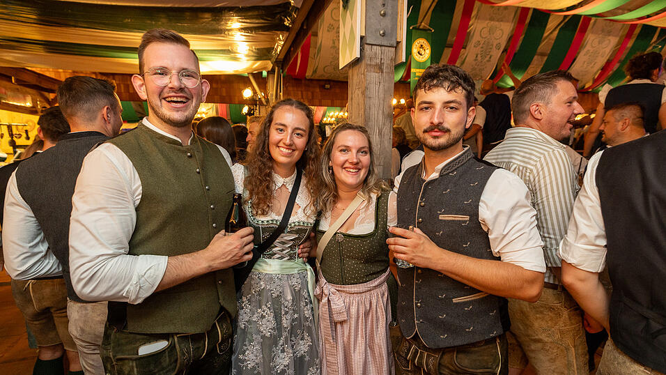 Die Partybilder vom Freitag, 9. August 2024, aus dem Festzelt Weckmann. Die Partybilder vom Freitag, 9. August 2024, aus dem Festzelt Weckmann.