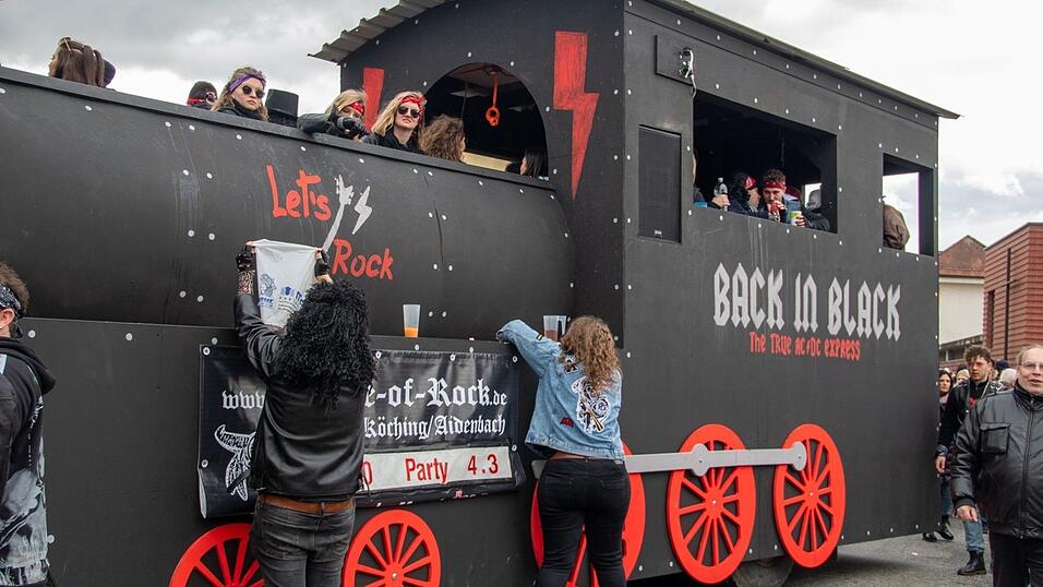Ausgelassene Stimmung herrschte beim Faschingsumzug in Hofkirchen.