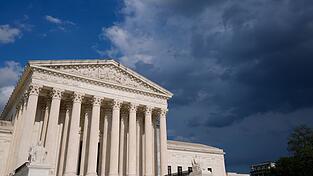 Der Supreme Court beschert der Trump-Regierung im Rechtsstreit um ihre Pläne für striktere Briefwahlregeln eine Niederlage. (Archivbild) Der Supreme Court beschert der Trump-Regierung im Rechtsstreit um ihre Pläne für striktere Briefwahlregeln eine Niederlage. (Archivbild)