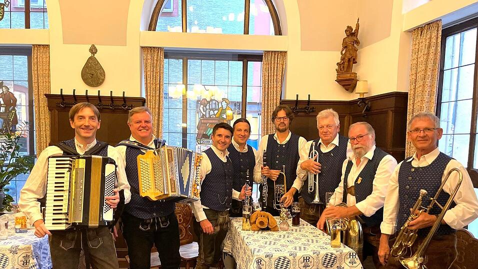Auftritt beim Maibockanstich im Hofbräuhaus in diesem Jahr. Auftritt beim Maibockanstich im Hofbräuhaus in diesem Jahr.