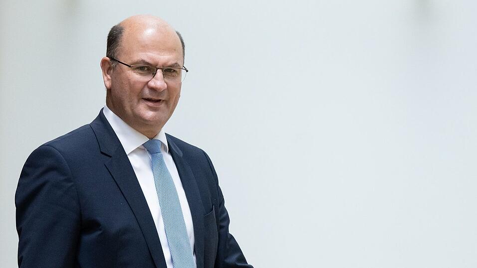 Finanzminister Albert Füracker (CSU) ist erneut Erststimmen-Champion bei der Landtagswahl. (Archivbild) Finanzminister Albert Füracker (CSU) ist erneut Erststimmen-Champion bei der Landtagswahl. (Archivbild)
