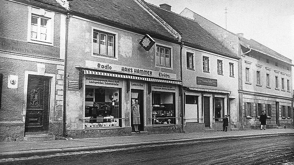 Von 1929 bis 1937 betrieb Hans Hammer Gesch&auml;ft und Werkst&auml;tte in der Landshuter Stra&szlig;e 33.