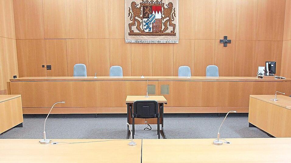 Vor Gericht wurde ein 36-Jähriger zu sechs Jahren Freiheitsstrafe und Unterbringung in der Psychiatrie verurteilt. Vor Gericht wurde ein 36-Jähriger zu sechs Jahren Freiheitsstrafe und Unterbringung in der Psychiatrie verurteilt.