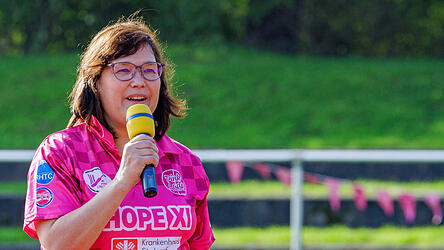 Esmarie Fournet-Fayat spielte in der belgischen Cricket-Nationalmannschaft und organisiert das Turnier „Pink Lady Cricket“ am Weinweg. Esmarie Fournet-Fayat spielte in der belgischen Cricket-Nationalmannschaft und organisiert das Turnier „Pink Lady Cricket“ am Weinweg.