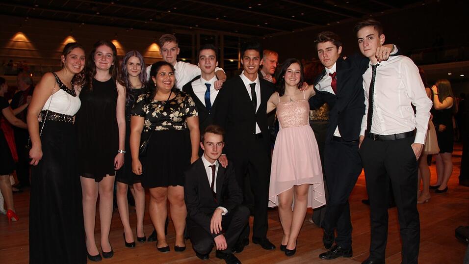 Die Bilder vom Abschlussball der Tanzschule Seidel in der Fraunhofer-Halle am 28. November. Die Bilder vom Abschlussball der Tanzschule Seidel in der Fraunhofer-Halle am 28. November.