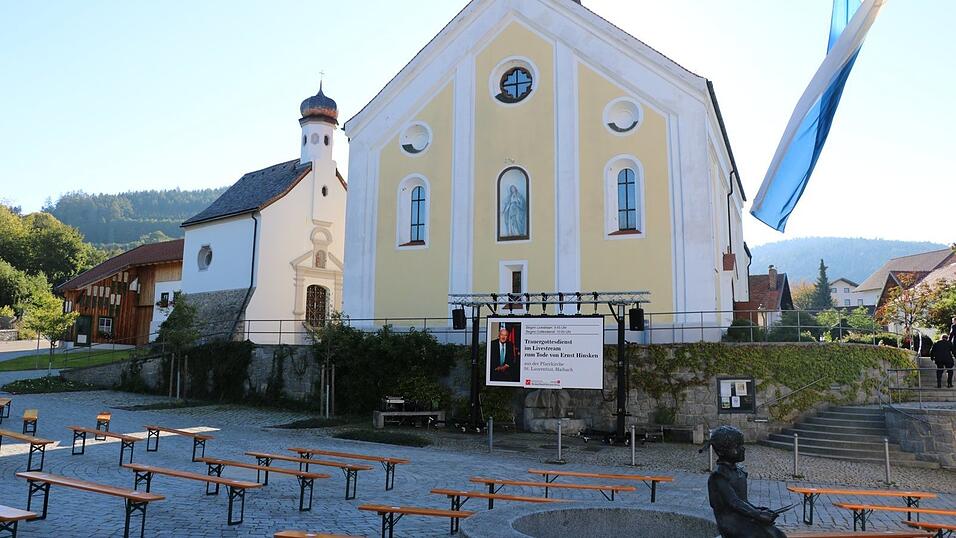 Stille herrscht am Samstagvormittag vor der Kirche St. Laurentius.