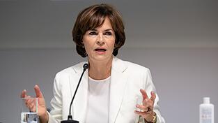 Nicola Leibinger-Kammüller, Vorstandsvorsitzende des Maschinenbauers Trumpf, fordert die Abschaffung des Ostermontags, um Industriearbeitsplätze zu sichern.