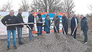 Zum 40. Geburtstag erfolgte der Spatenstich f&uuml;r die Stockhalle mit SSV-Funktion&auml;ren, den beteiligten Firmen sowie den Sponsoren als weiterer Meilenstein des SSV und seiner Stockabteilung.