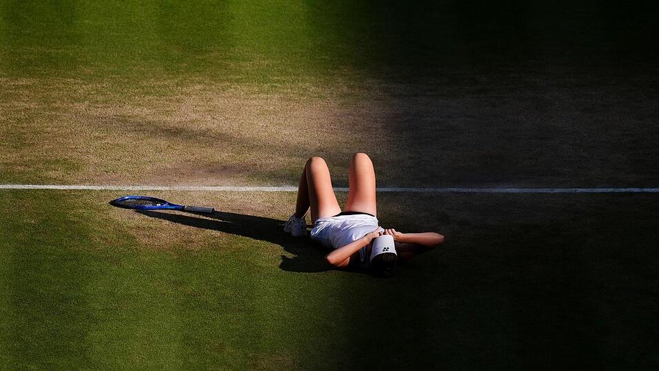 Linda Noskova feiert den größten Erfolg ihrer Tennis-Karriere. Linda Noskova feiert den größten Erfolg ihrer Tennis-Karriere.