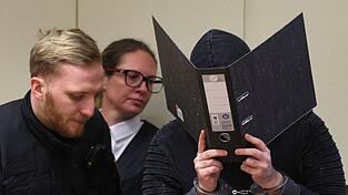 Zwei Menschen wurden bei dem Angriff verletzt, eine Frau starb. (Archivbild) Zwei Menschen wurden bei dem Angriff verletzt, eine Frau starb. (Archivbild)