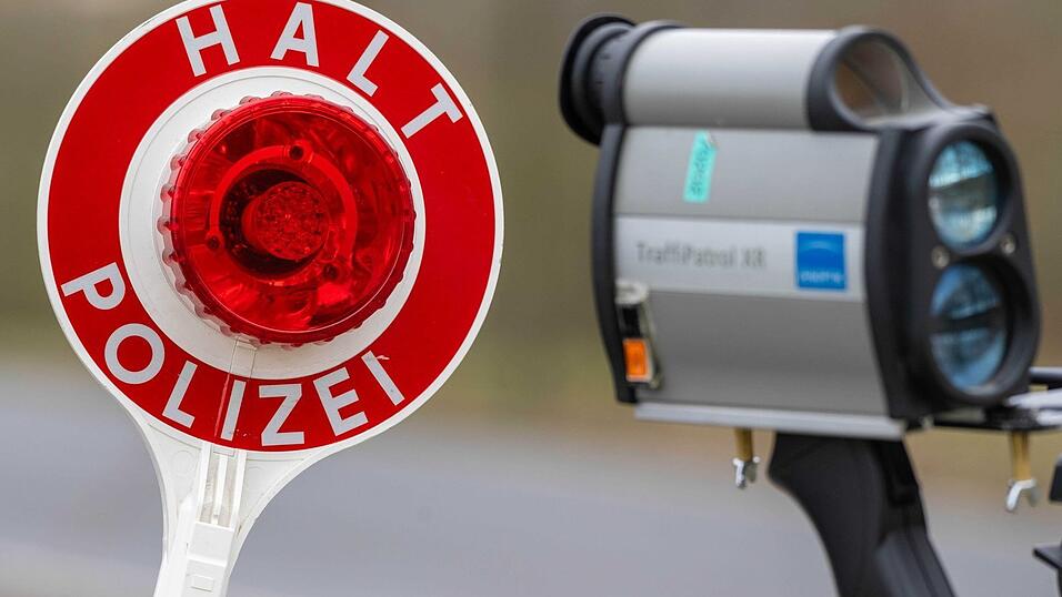In mehreren Bundesländern will die Polizei die Geschwindigkeit von Fahrzeugen messen. (Symboldbild) In mehreren Bundesländern will die Polizei die Geschwindigkeit von Fahrzeugen messen. (Symboldbild)